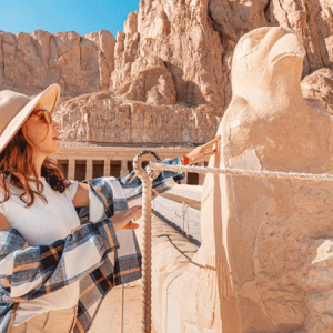 La Vallée des Rois (3 tombes), des Reines (2 tombes), le Temple de Deir El Bahari, les colosses de Memnon